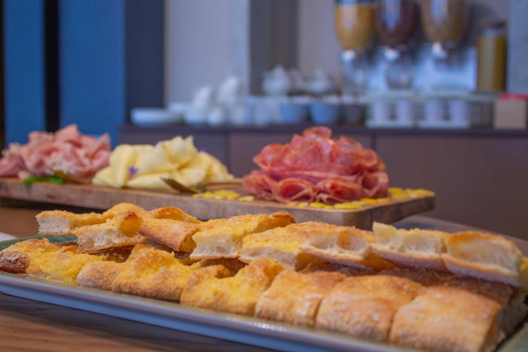 Doride Suites Boutique Hotel Marina Di Carrara Bagian luar foto